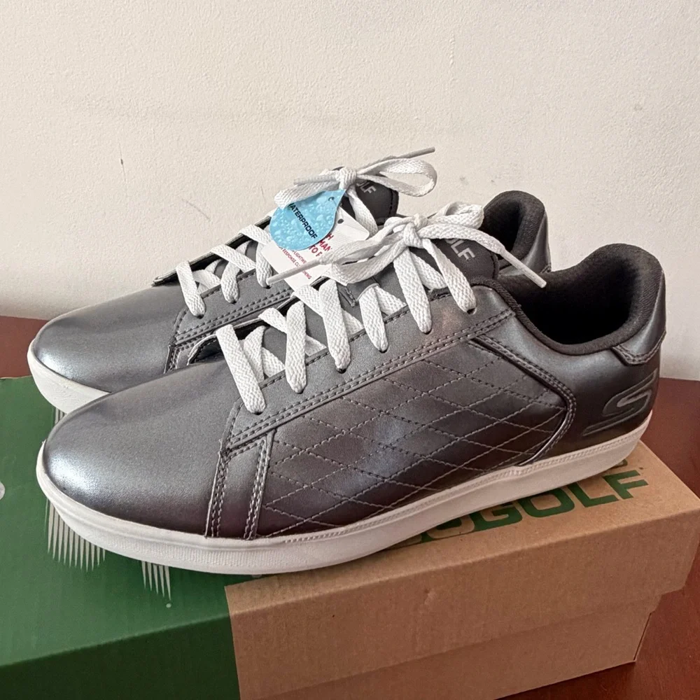 Skechers GO GOLF ULTRA FLIGHT
Women's size 8 GOLF Shoes - Picture 2 of 4